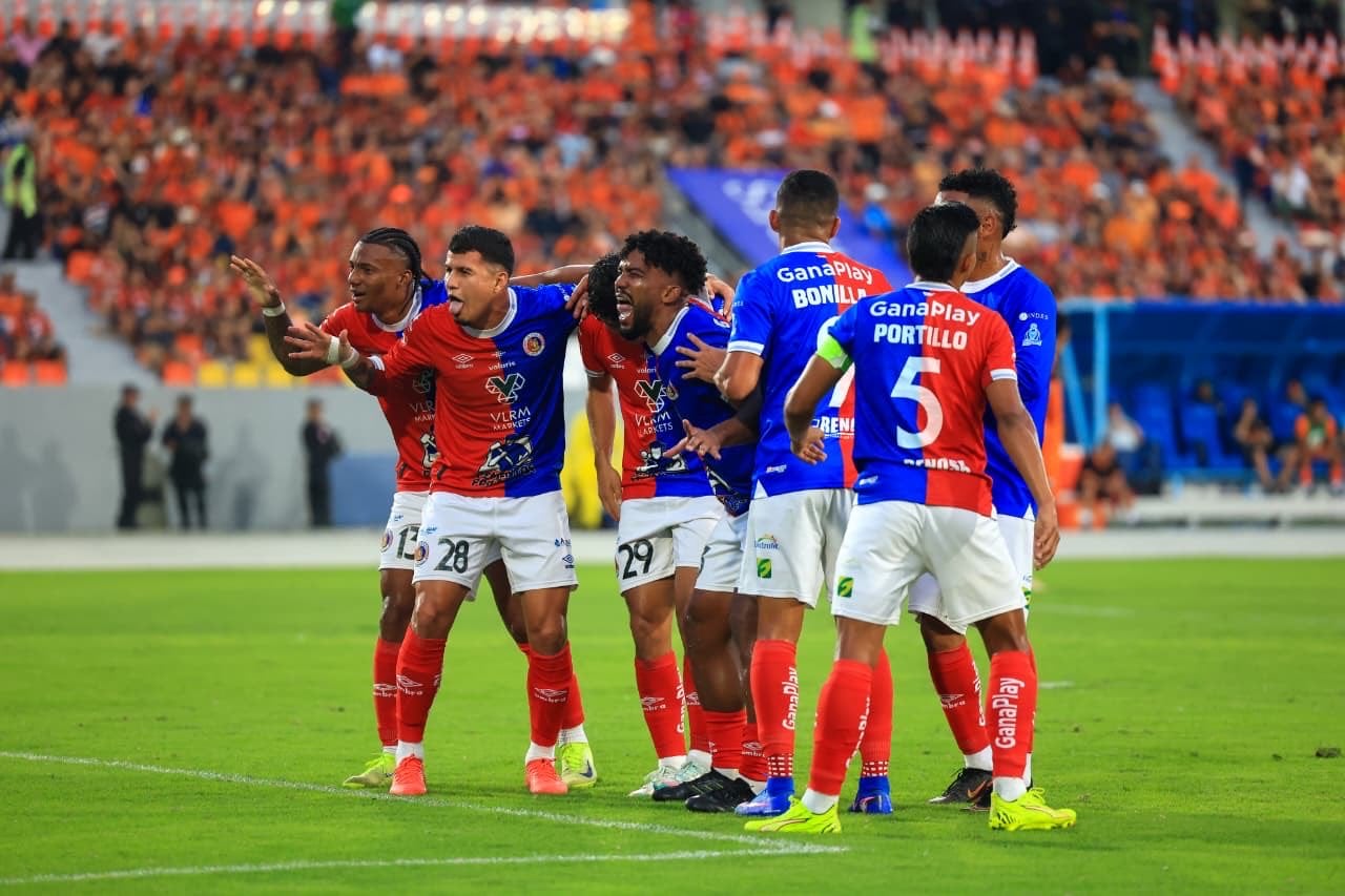Miguel Murillo abrió el marcador para FAS, seguido por Jorge Cruz y Yan Maciel, quienes sentenciaron la victoria ante Águila en apenas 15 minutos. (Cortesía: La Primera)