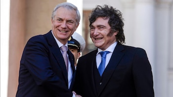 Kast traslada a Milei su respaldo a los "legítimos derechos de soberanía" de Argentina sobre las Malvinas