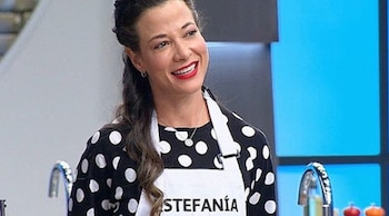 La joven actriz logró destacar junto a Variel Sánchez, Catalina Gómez y el ganador de la temporada, Peter Albeiro. Y ahora, tras varios años desde su participación, volvió a la cocina más importante del mundo - MasterChef Celebrity - YouTube