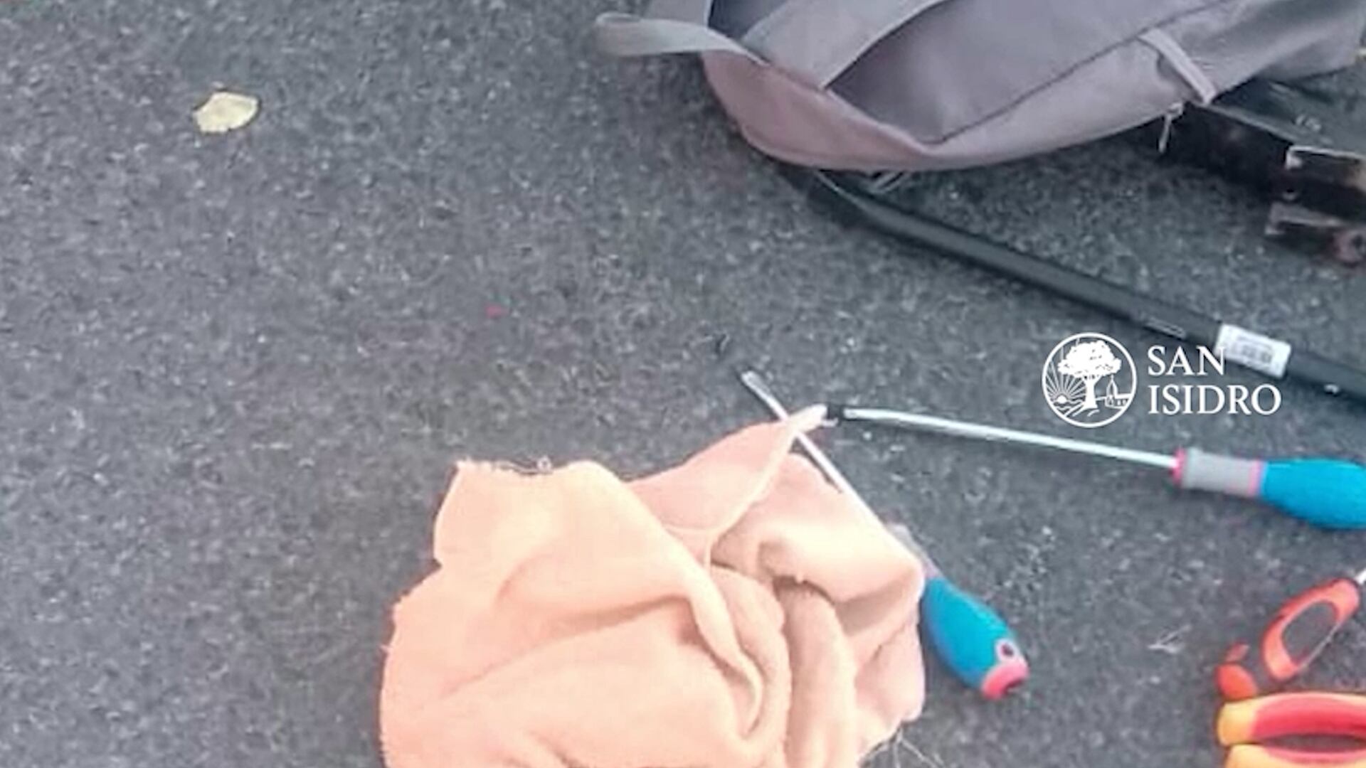 A los arrestados se les incautaron herramientas utilizadas bajo la modalidad de 'escruche' para robos en casas deshabitadas