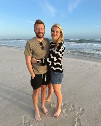 Elizabeth Smart junto a su