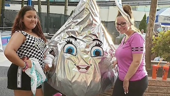 Amanda Berry (a la izquierda),