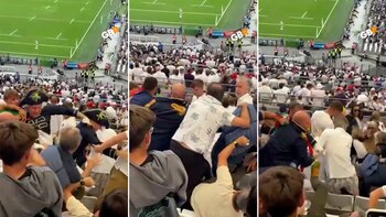 Fanáticos franceses disfrazados de Napoleón