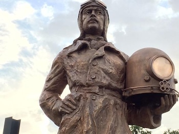 Escultura ubicada en la Universidad