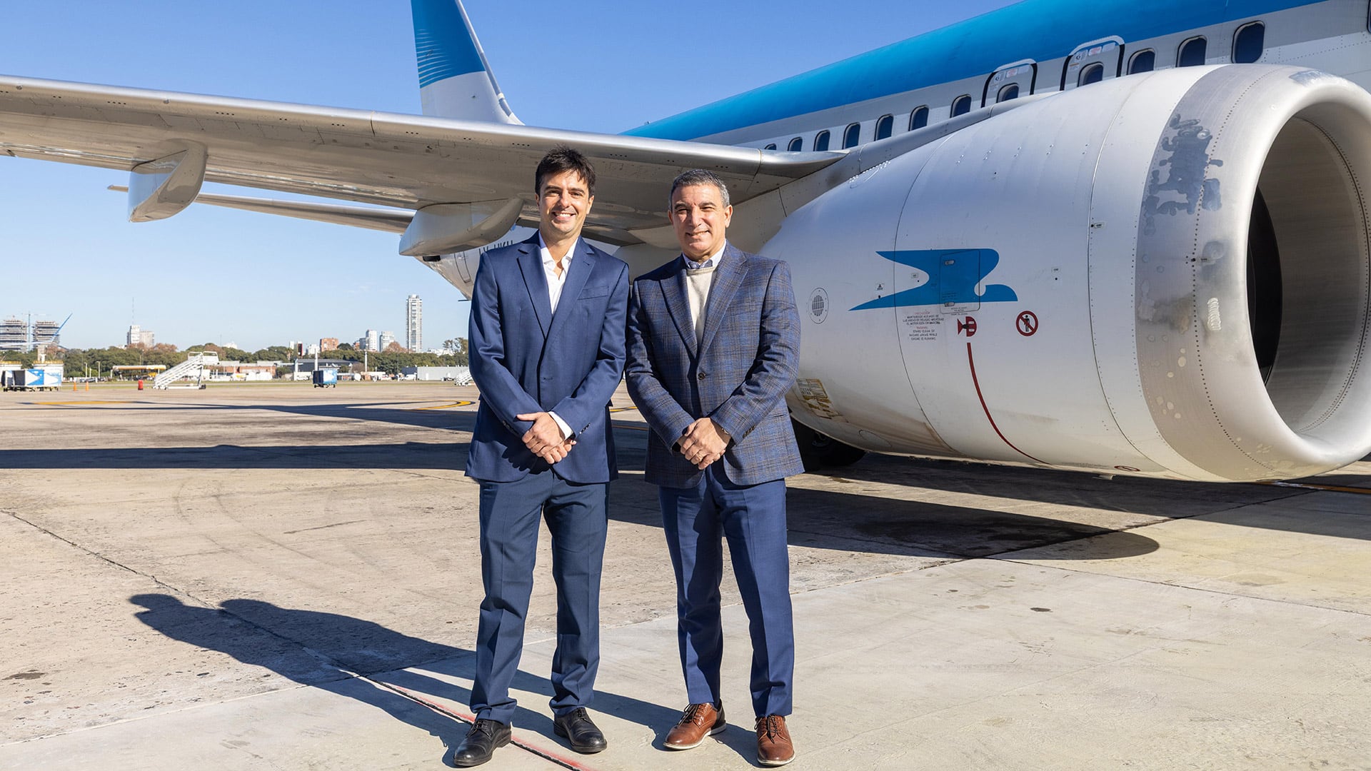 El CEO de Assist Card Argentina, Sebastián Bras Harriott, y el CEO de Aerolíneas Argentinas, Fabián Lombardo