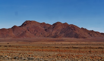 Paisaje entre el castillo de Duwisib y Aus, región de Hardap, Namibia. (Wikimedia/Zairón)