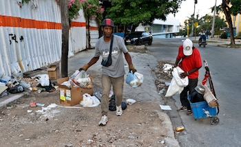 El "duro trabajo" de los triciclos eléctricos para aliviar la crisis de basura en Cuba