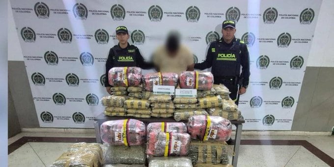El capturado fue puesto a disposición de las autoridades. Esta fue la cantidad de material incautado - crédito Policía Metropolitana de Medellín