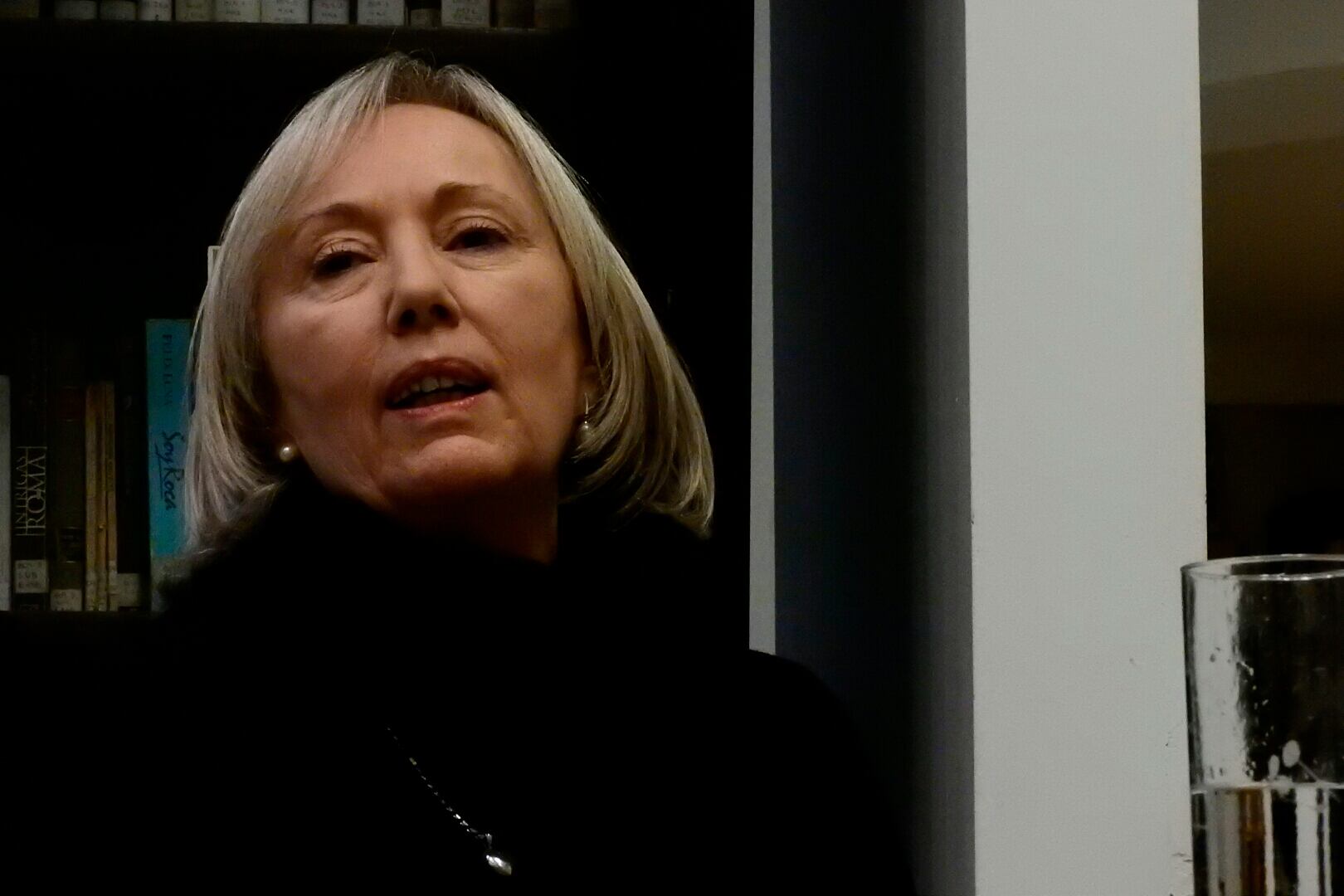 “Hay como una costumbre de... bueno, seamos generosos. Sí, yo soy generosa. A mí me gusta dar menciones, pero tenemos que poner la vara un poquito más alta. Estamos en una época muy difícil y complicada