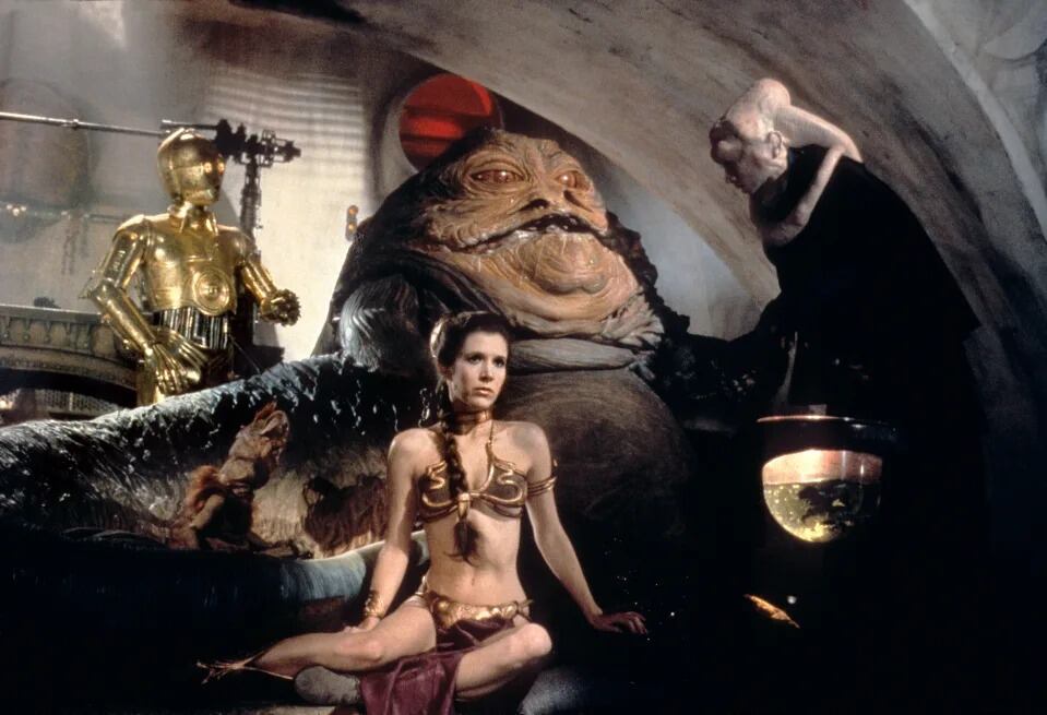 Carrie Fisher, como la princesa Leia, marcó una época con su legendario bikini dorado en “El retorno del Jedi” (Lucasfilm/20th Century Fox)