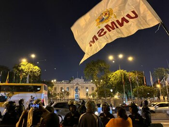 Estudiantes de la UNMSM protestan