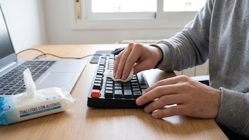 Puedo usar toallitas con alcohol para limpiar el teclado del computador: si o no
