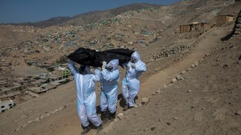 De izquierda a derecha, los