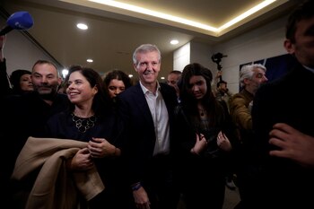 Alfonso Rueda llega al hotel