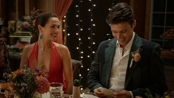 “Mensajes de voz para Isabelle” le da un giro digital a la comedia romántica con un número equivocado y un duelo inesperado