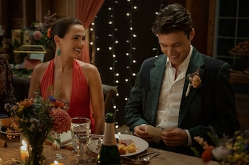 Netflix estrenará en exclusiva “Mensajes de voz para Isabelle” el 19 de junio de 2026 como parte de su estrategia de comedias románticas originales. (Crédito: Diyah Pera/Netflix © 2026)