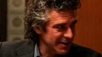 Leonardo Sbaraglia caracterizado como Guillermo