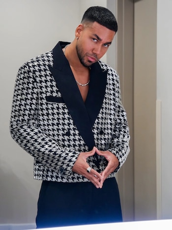 Romeo Santos suma más de 40 millones de discos vendidos y encabeza rankings latinos, consolidándose como "Rey de la Bachata"./(Romeo Santos)