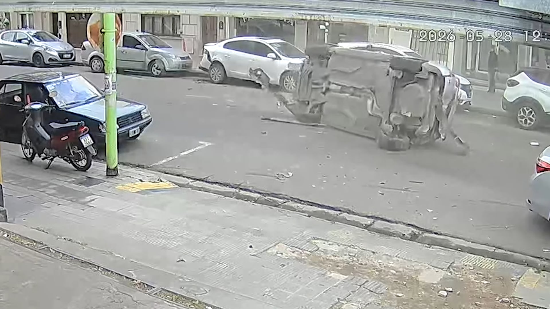 El accidente en Bahía Blanca ocurrió durante el horario de mayor movimiento sin dejar más heridos, gracias a la intervención de transeúntes
