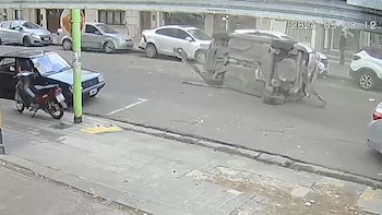 Espectacular choque: un jubilado se descompensó y chocó a seis autos en el centro de Bahía Blanca