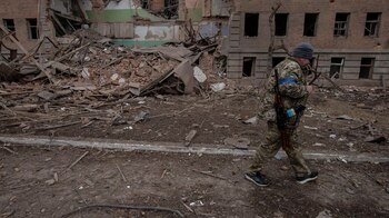 Un miembro del servicio