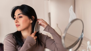 Celia Sánchez, enfermera, explica varios