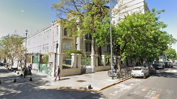 Caballito: 19 personas se intoxicaron con gas pimienta en una escuela y debieron ser asistidas por el SAME