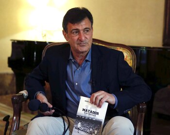 Mario Alberto Kempes durante la presentación de su libro "Matador. Mi autobiografía", en 2019 en Madrid. Allí cuenta la entretela del pase a River. (Foto: EFE)