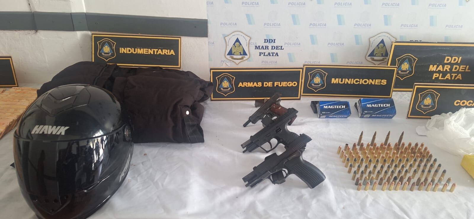 La Policía secuestró cocaína de máxima pureza, marihuana y múltiples teléfonos celulares durante los allanamientos