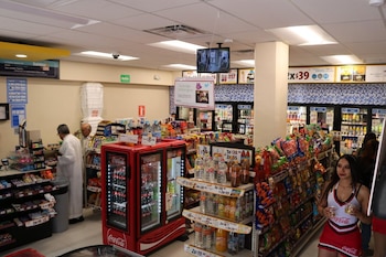 Tiendas Oxxo llevan 43 años de existir. (Foto: Facebook)