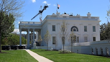 Trump pide al tribunal que apruebe su faraónico salón de baile tras el atentado en la Cena de Corresponsales