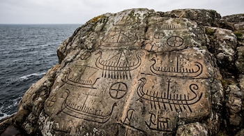 Descubren unos grabados rupestres de barcos de la Edad de Bronce (VisualesIA Scribnews)