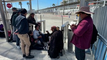 Crucero detenido sale de España tras disputa por visas de bolivianos