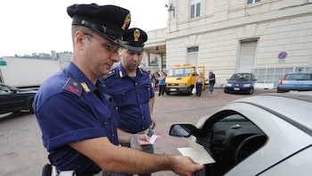 La policía italiana advierte a Meloni que hay riesgos de bloqueo en aeropuertos y puertos al suspender el acuerdo Schengen con España en plenas vacaciones de agosto