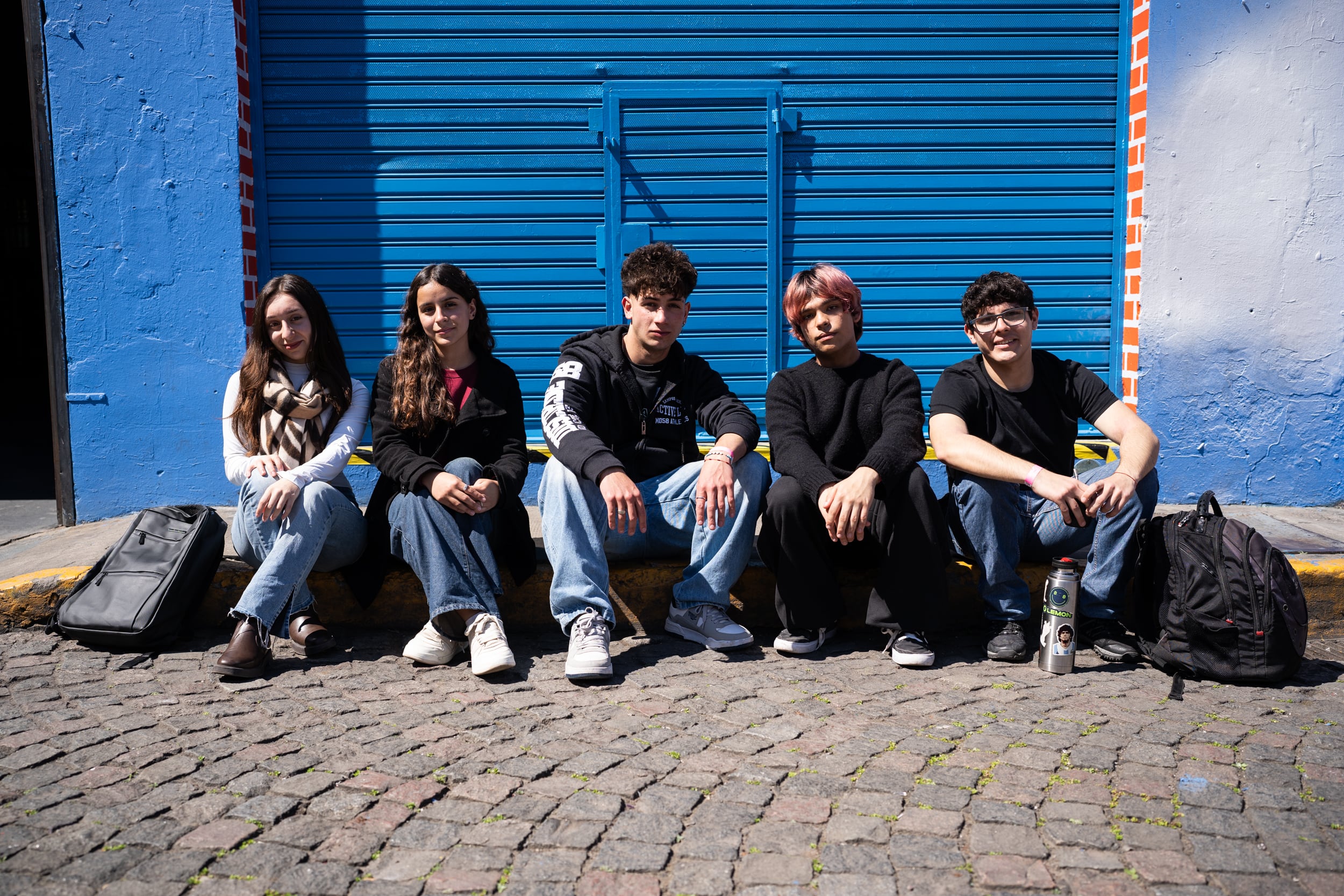 Alegra Togni, Selene Riffa, Santiago Polero, Joaquín Rico y Maximiliano Occhiuzzi, estudiantes del último año de secundaria, hablaron con Infobae sobre qué significa ser estudiante hoy, qué valoran de la escuela y qué esperan de ella. (Fotos: RS Fotos)