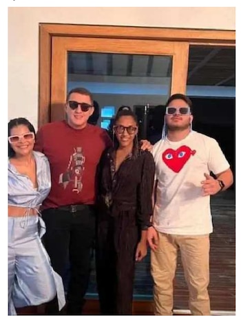 Nicolás Alcocer Petro (de camiseta blanca); David Cerón (de camisa roja), y Luz Amparo Muñoz Petro lo acompaña - crédito Imagen presentada en la denuncia