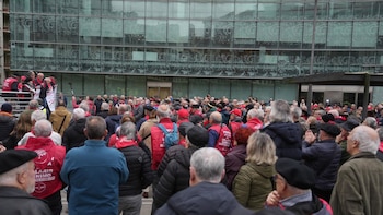 Decenas de jubilados protestan ante