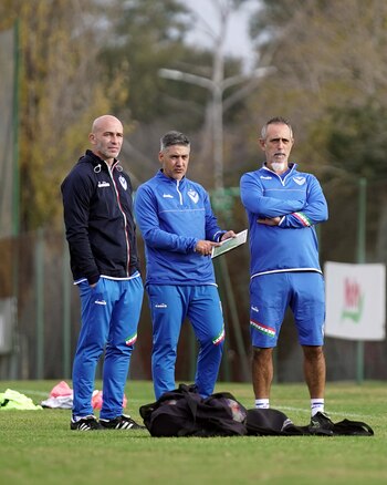 Sebastián Méndez con su cuerpo técnico en su nueva etapa en Vélez Sarsfield (Prensa CAVS)
