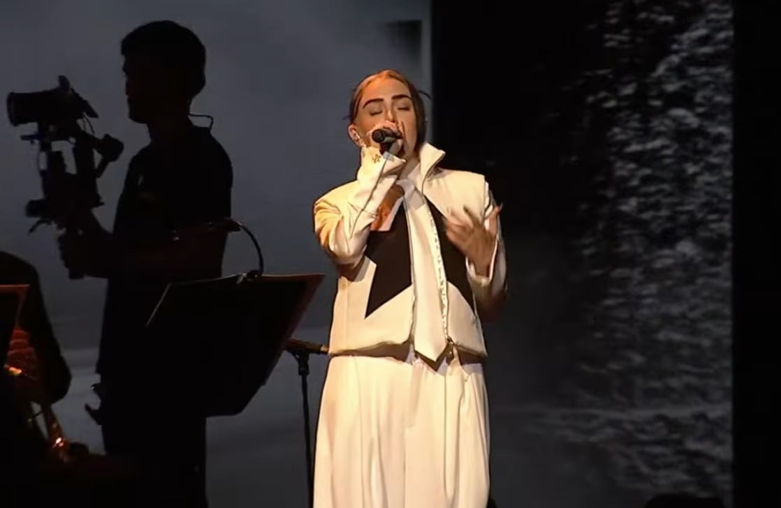 El cover de 'Zona de Promesas' con Cazzu y la lectura de 'Sea' junto a Jorge Drexler destacaron la integración de influencias folclóricas y poéticas en el repertorio