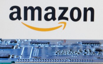 Amazon cuenta con requisitos mínimos de compra para que los envíos internacionales no tengan costos. (REUTERS/Dado Ruvic/Illustration/File Photo)