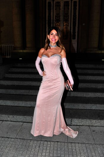 La panelista Majo Martino lució