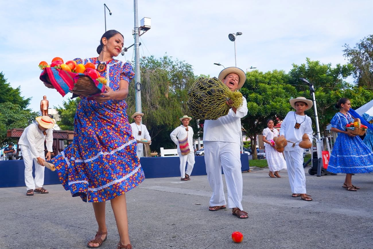 La municipalidad de San Salvador Centro realizó una Tarde Típica en la plaza Masferrer, iniciativa impulsada por el alcalde Mario Durán (Foto cortesía Alcaldía de San Salvador Centro)