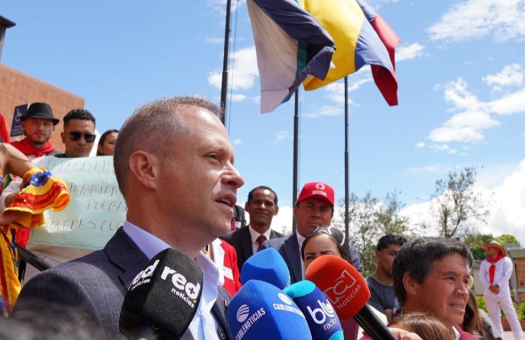 Héctor Olimpo Espinosa tendrá el coaval del Partido Liberal en su aspiración presidencial, tras separarse de La Fuerza de las Regiones