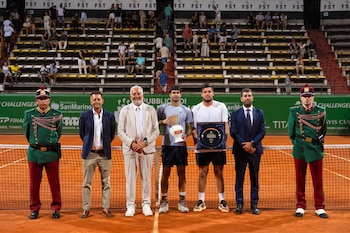 Facundo Díaz Acosta y su rival en la ceremonia de premiación (Crédito: San Marino Tennis Open)
