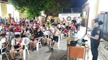 Casi 200 hinchas riverplatenses fueron