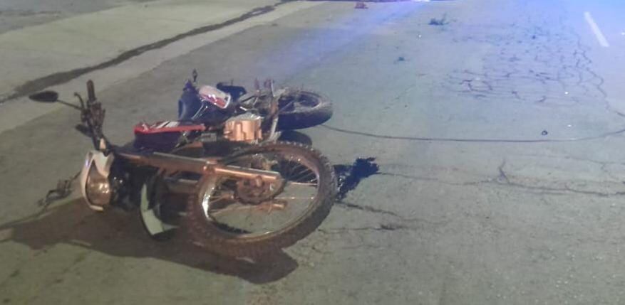 Un joven motociclista de 25 años murió en Villa Allende tras perder el control de su moto e impactar contra un poste