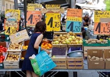 Compras en un mercado francés