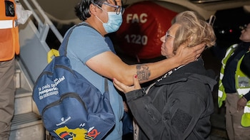 Cancillería defendió la presencia de Rosa Villavicencio en la llegada de colombianos deportados desde EE. UU., entre ellos ‘Beto’ Coral