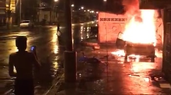 Dos coches bomba explotaron simultáneamente en dos lugares de Esmeraldas en Ecuador.