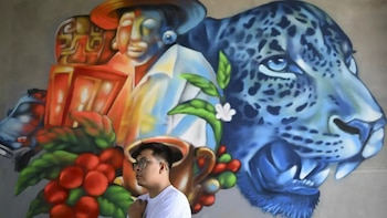 “Le ganamos los muros a las pandillas”, artistas llenan de color los pueblos de El Salvador
